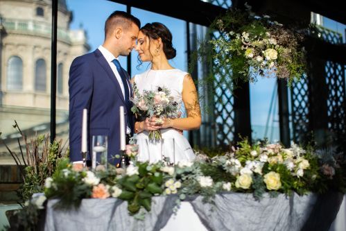 The intimacy and the charm of the environment make the SkyBar weddings truly memorable.